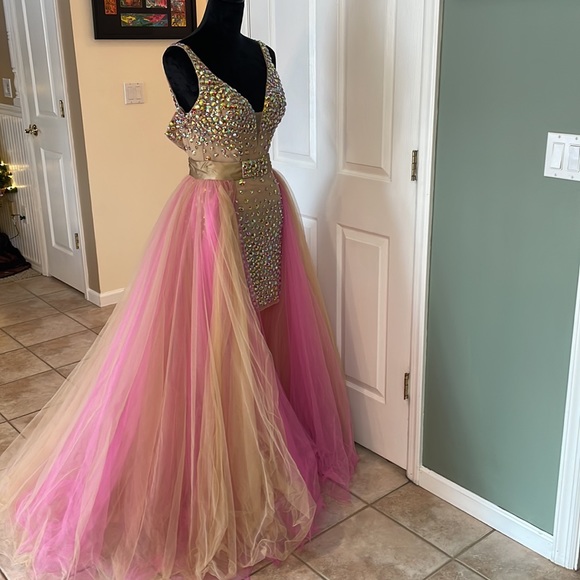 Sherri Hill Nude Pink short cocktail with detachable tulle skirt. - Picture 9 of 17